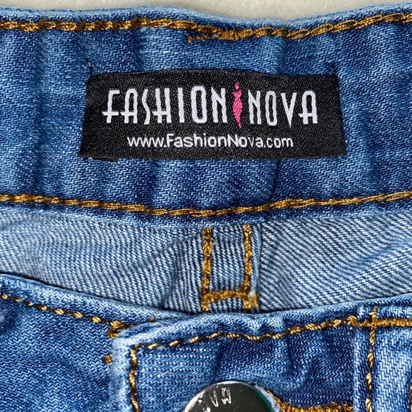 Fashion Nova Distressed Demin Shorts - Picture 3 of 4